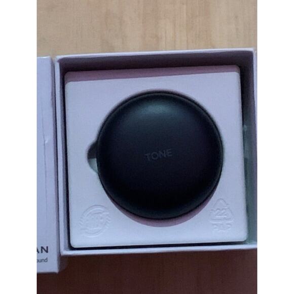 LG TONE Free FP5 Enhanced Active Noise Cancelling True Wireless Bluetooth Earbud - Picture 2 of 6